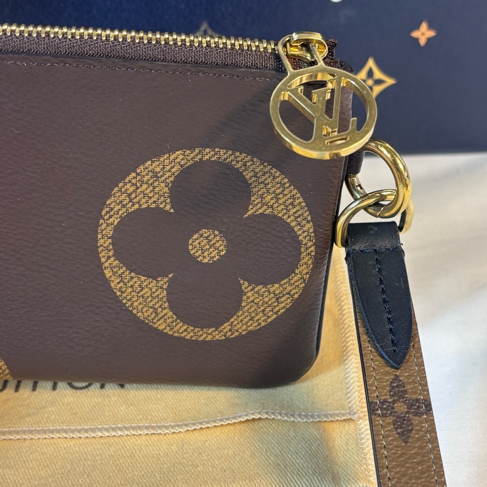 Louis Vuitton Giant Reverse Pochette - Picture 3 of 13